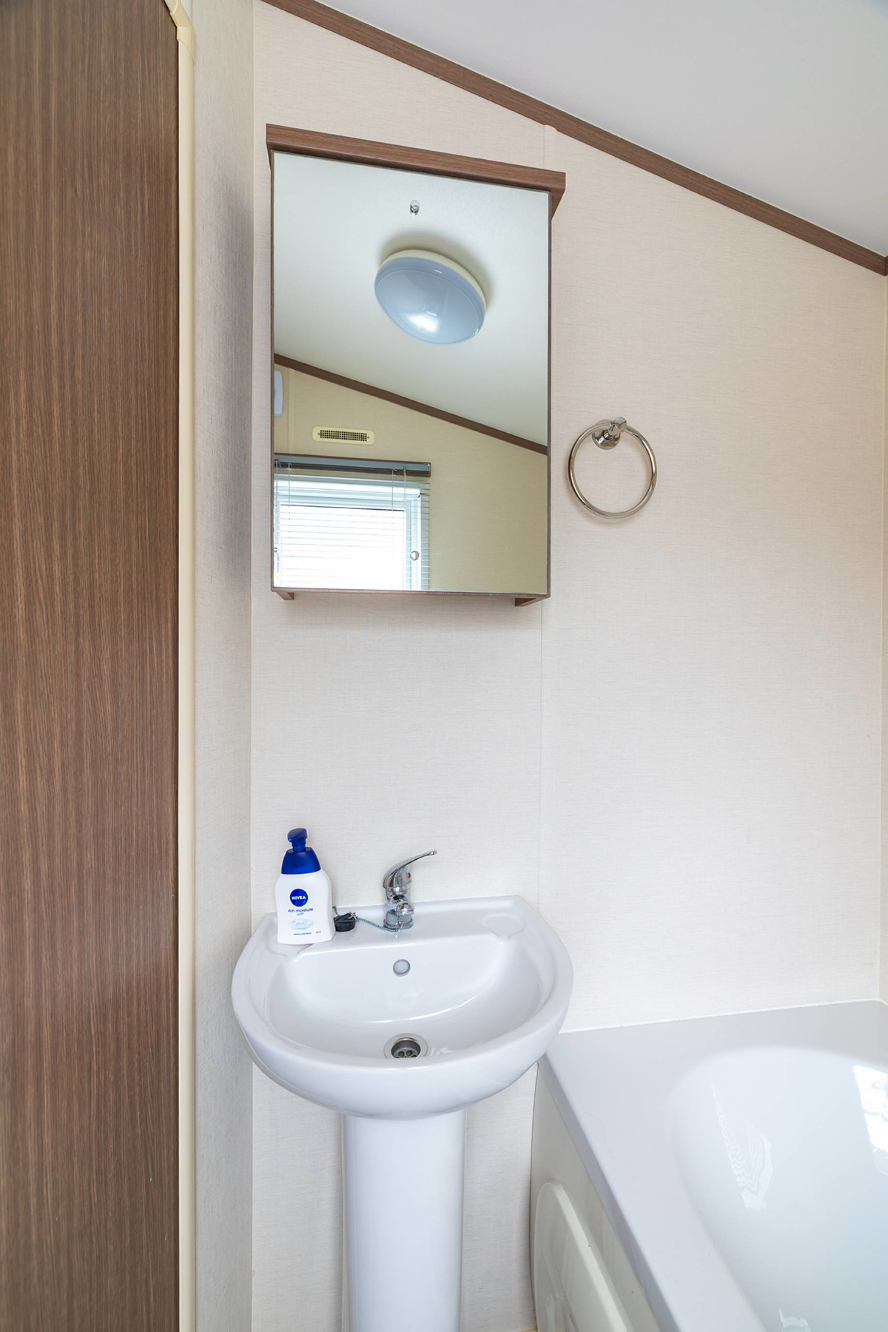 Loch Ness Lodge Retreat Market Hill, Fort Augustus, PH32 4DS, photo 12