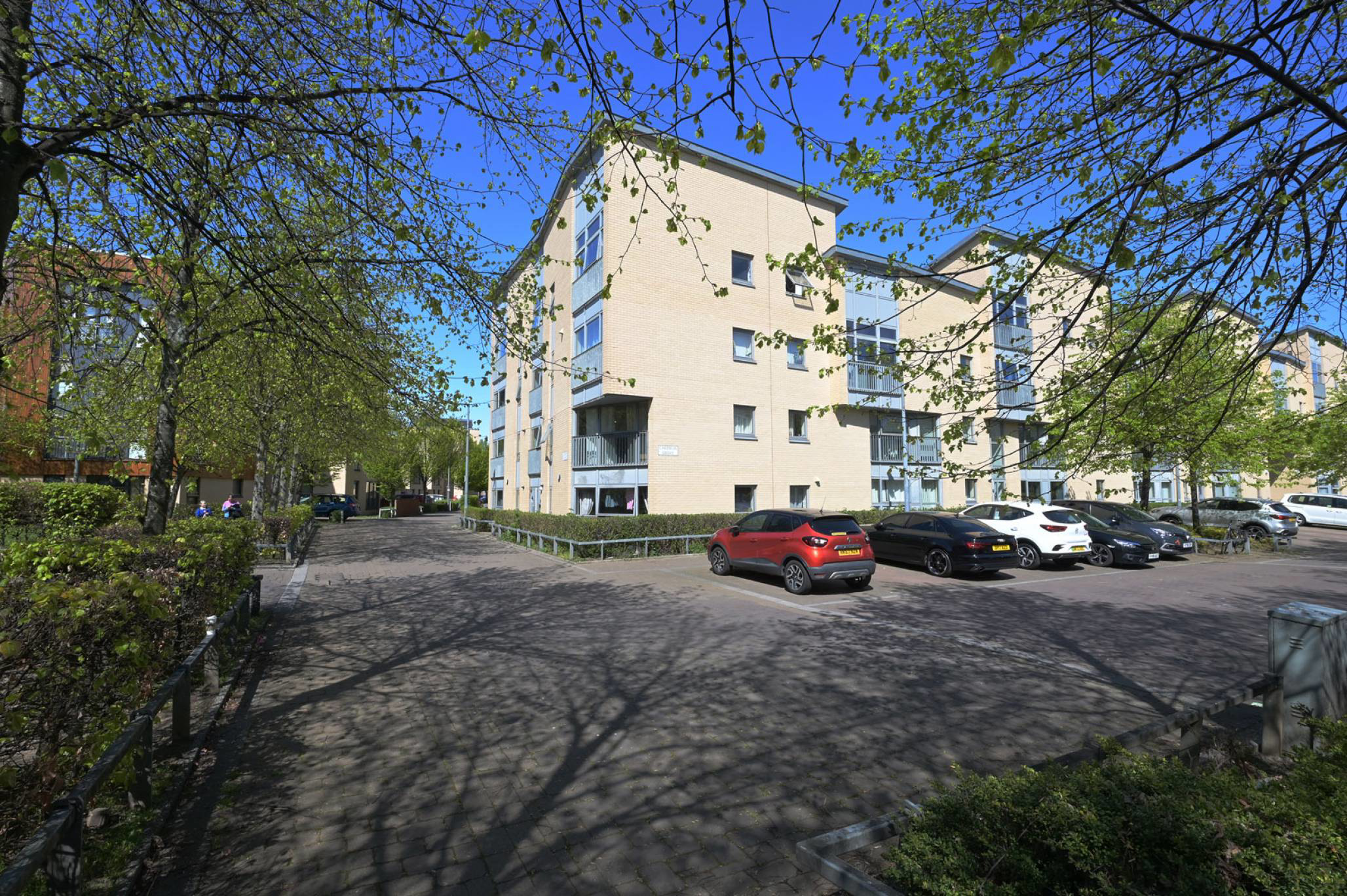 Cakemuir Gardens, Niddrie, Edinburgh, EH16 4FL