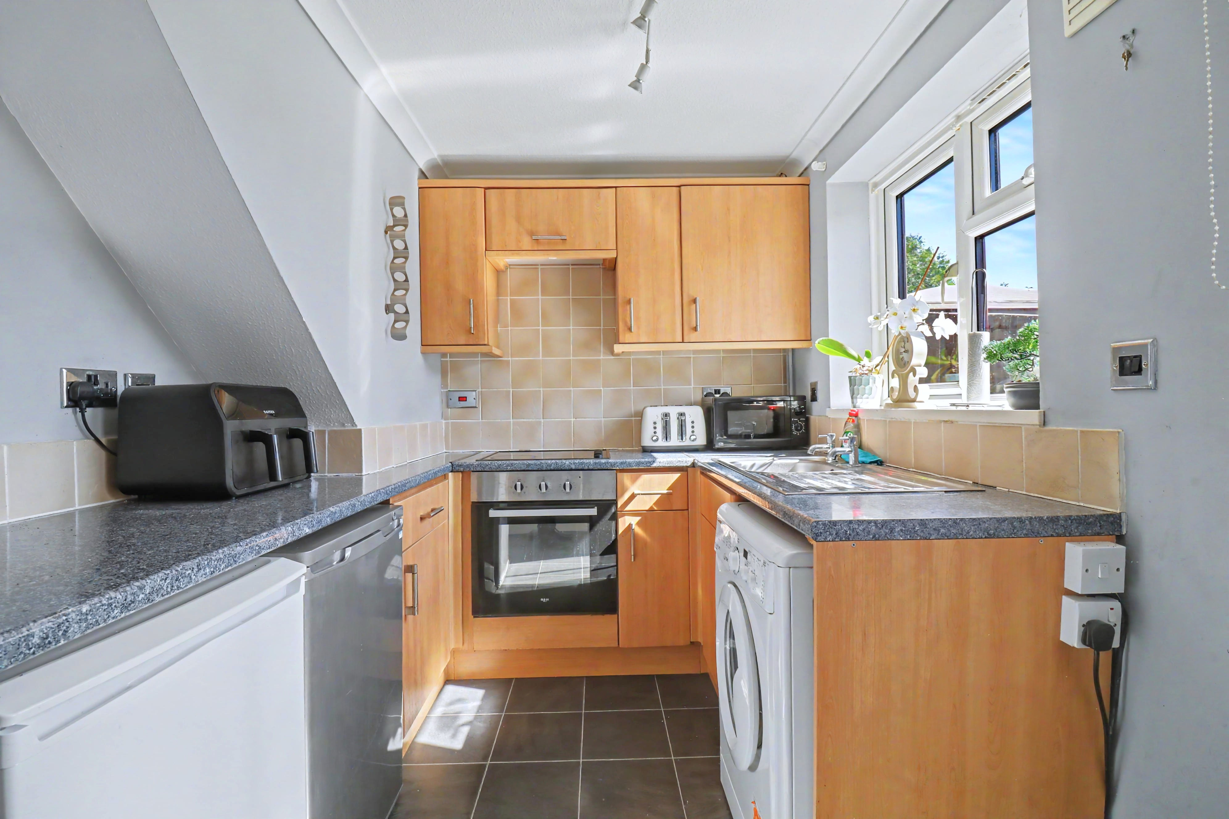 Haileybury Gardens, Hedge End, SO30, photo 3