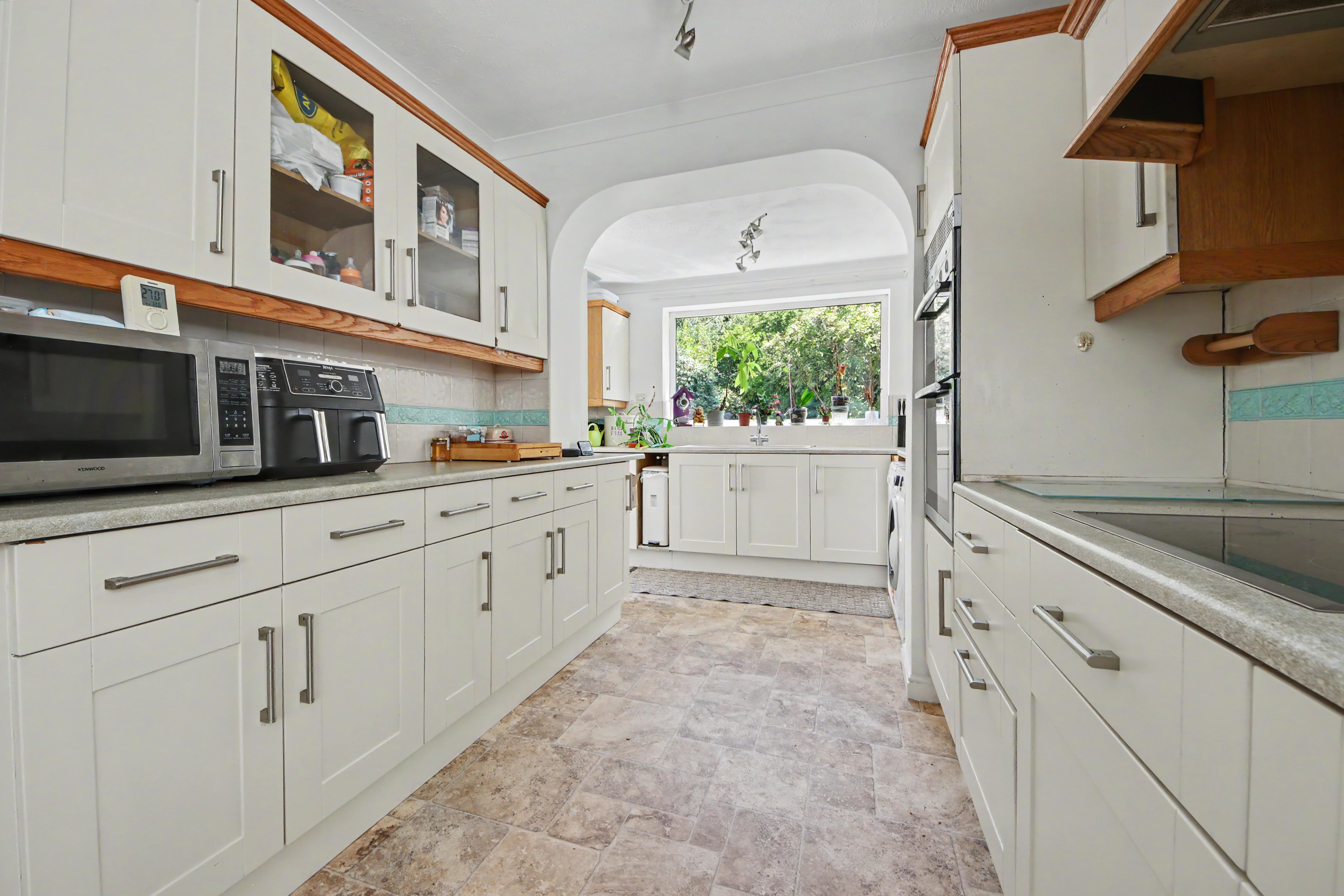 Kootenay Avenue, Thornhill, SO18, photo 3