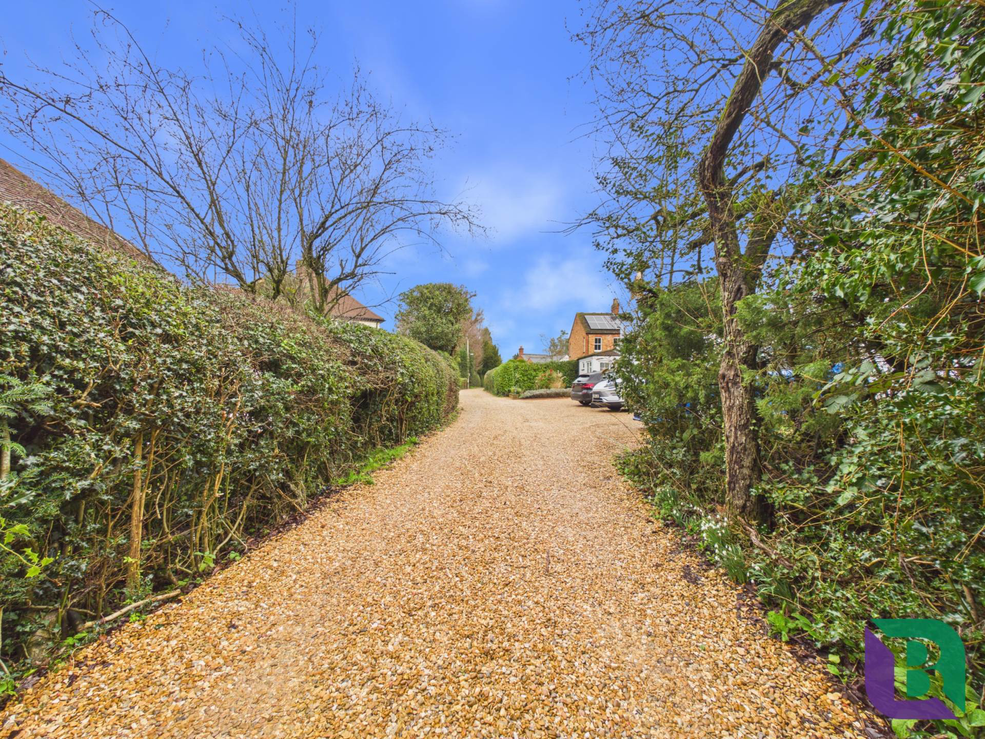 Whitecrest   Narrow Path, Aspley Heath, photo 29