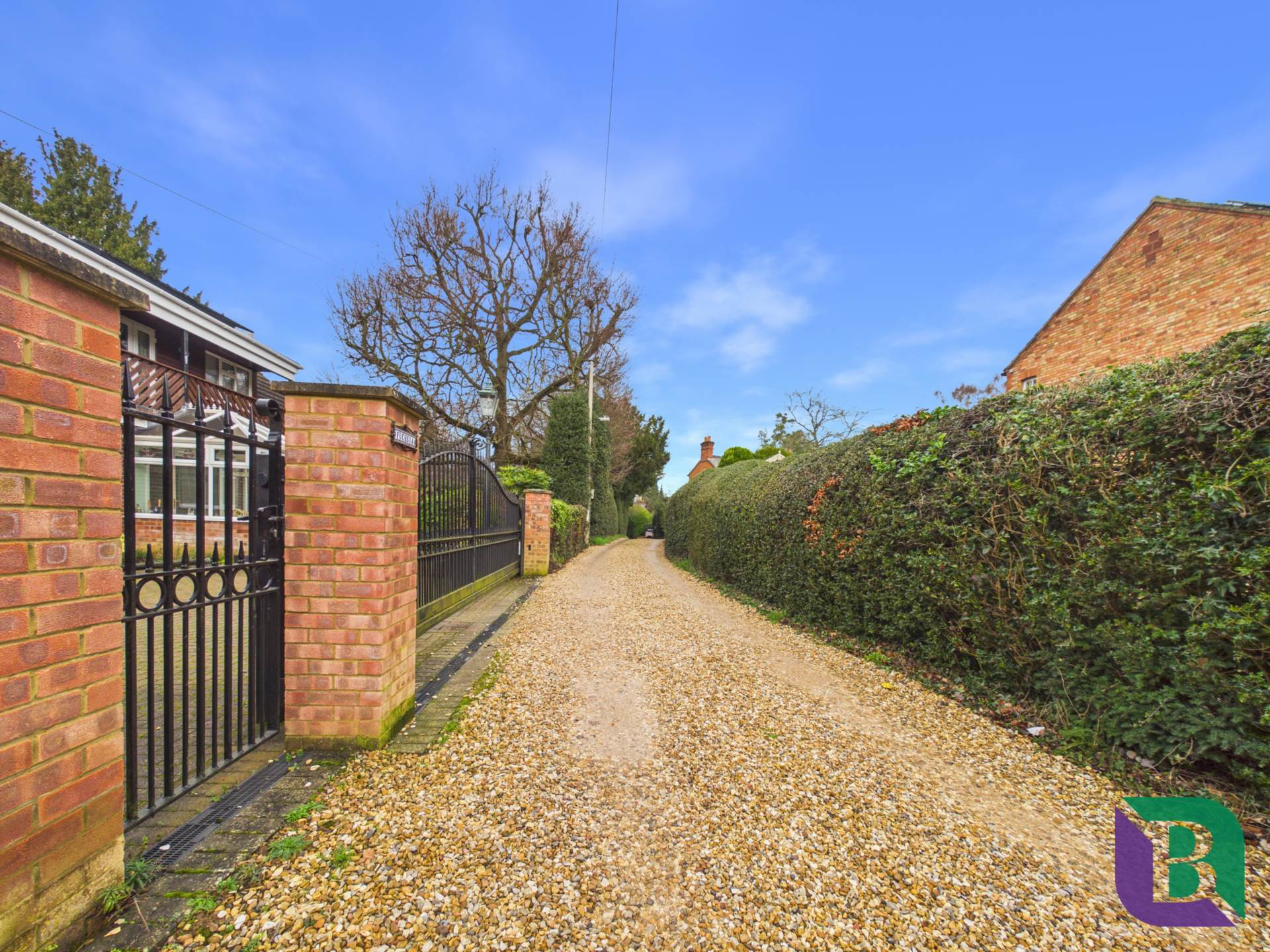 Whitecrest   Narrow Path, Aspley Heath, photo 31