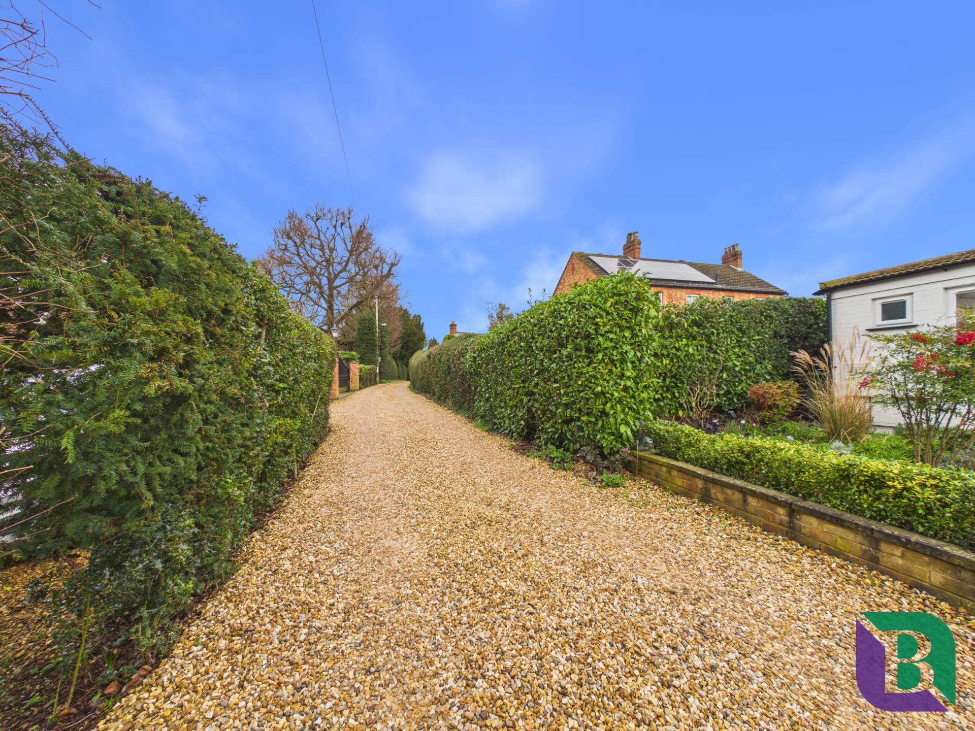 Whitecrest   Narrow Path, Aspley Heath, photo 30