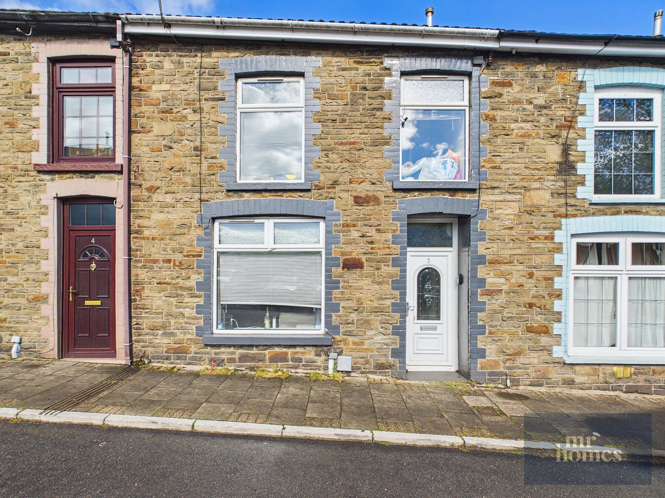 Miskin Road, Tonypandy, CF40
