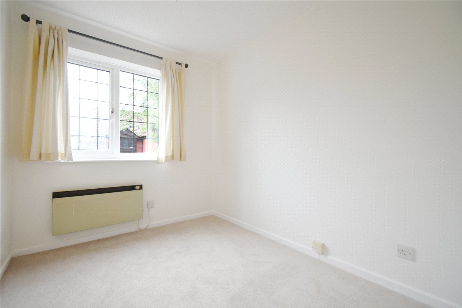 Mill Close, Sherfield-on-Loddon, Hook, Hampshire, RG27, photo 14
