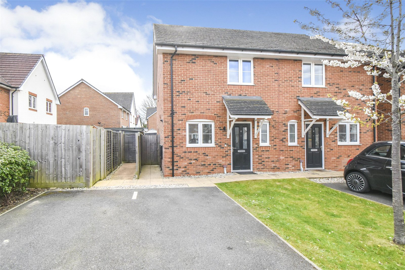 Unwin Close, Hook, Hampshire, RG27
