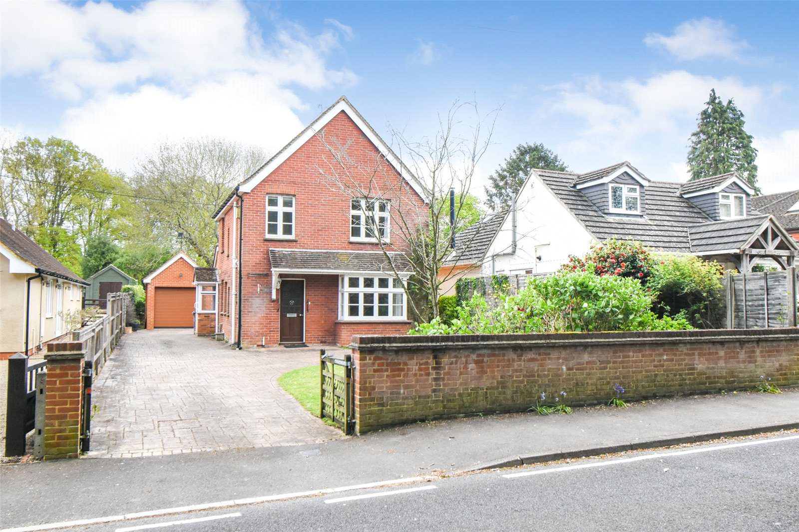 Reading Road, Hook, Hampshire, RG27