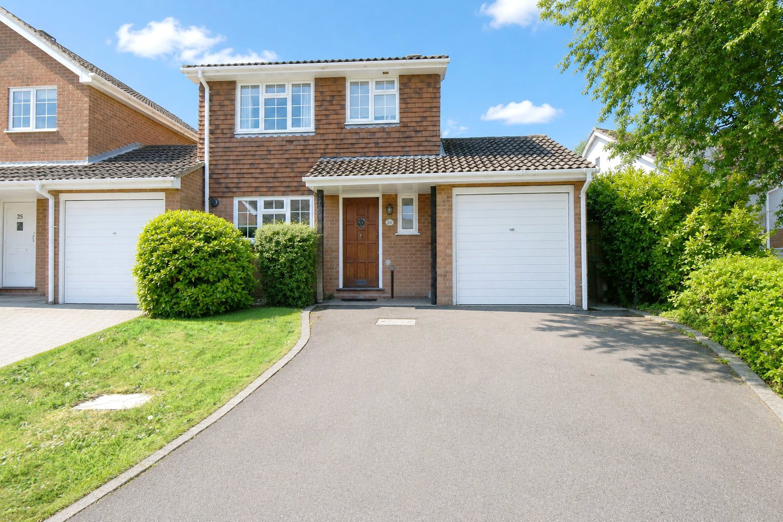 Beechcrest View, Hook, Hampshire, RG27