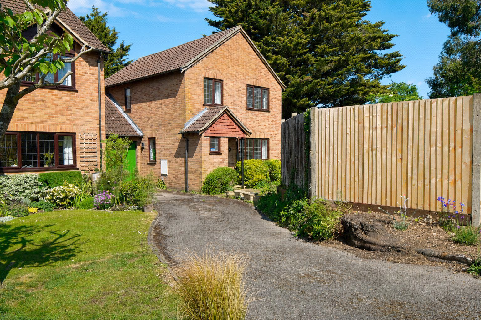Mill Close, Sherfield-on-Loddon, Hook, Hampshire, RG27