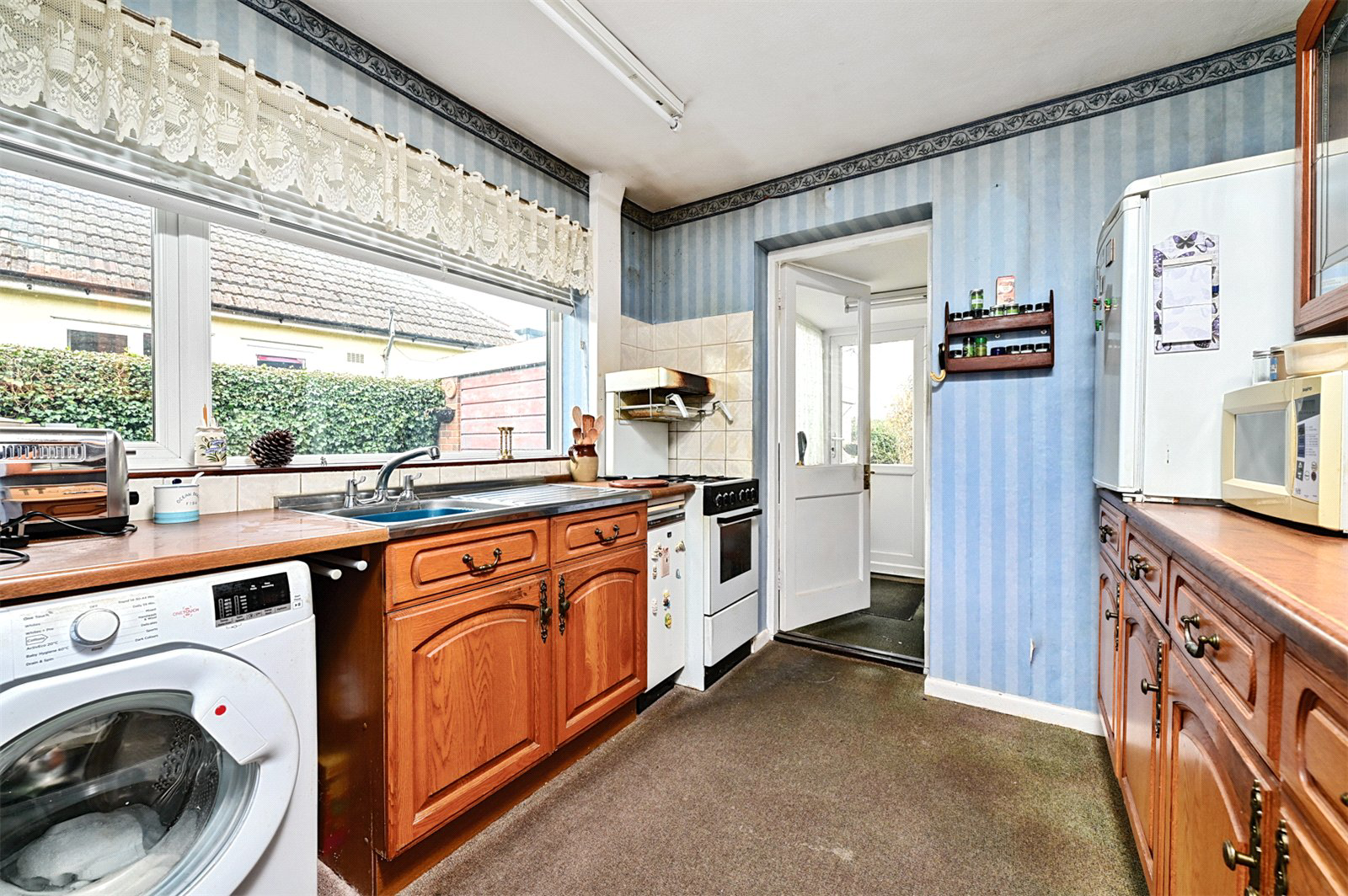 Hazel Road, Ash Green, Guildford, Surrey, GU12, photo 3