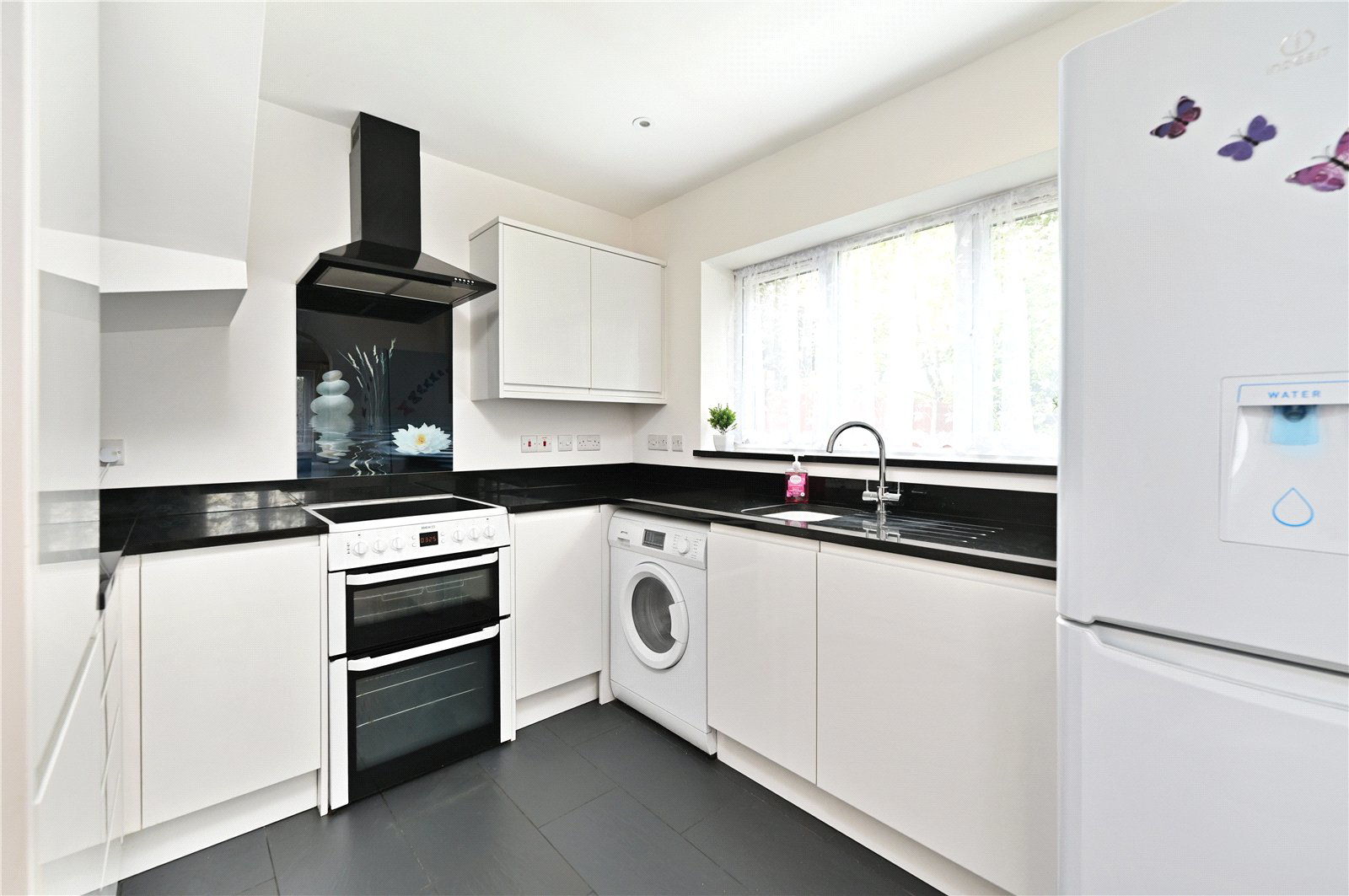 Bell Meadow Road, Hook, Hampshire, RG27, photo 3