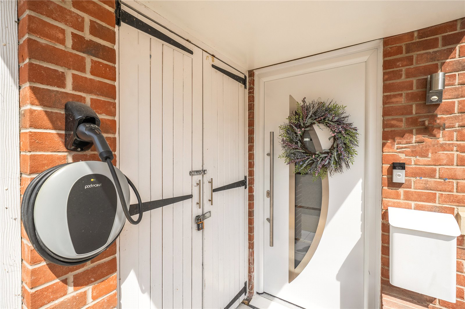 Hatts Close, Hartley Wintney, Hook, Hampshire, RG27, photo 2