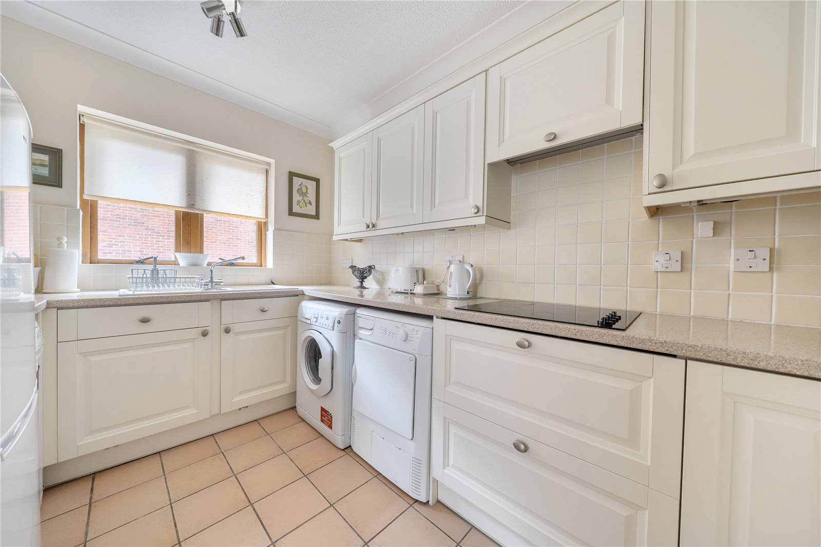 Hartford Court, Hartley Wintney, Hook, Hampshire, RG27, photo 3