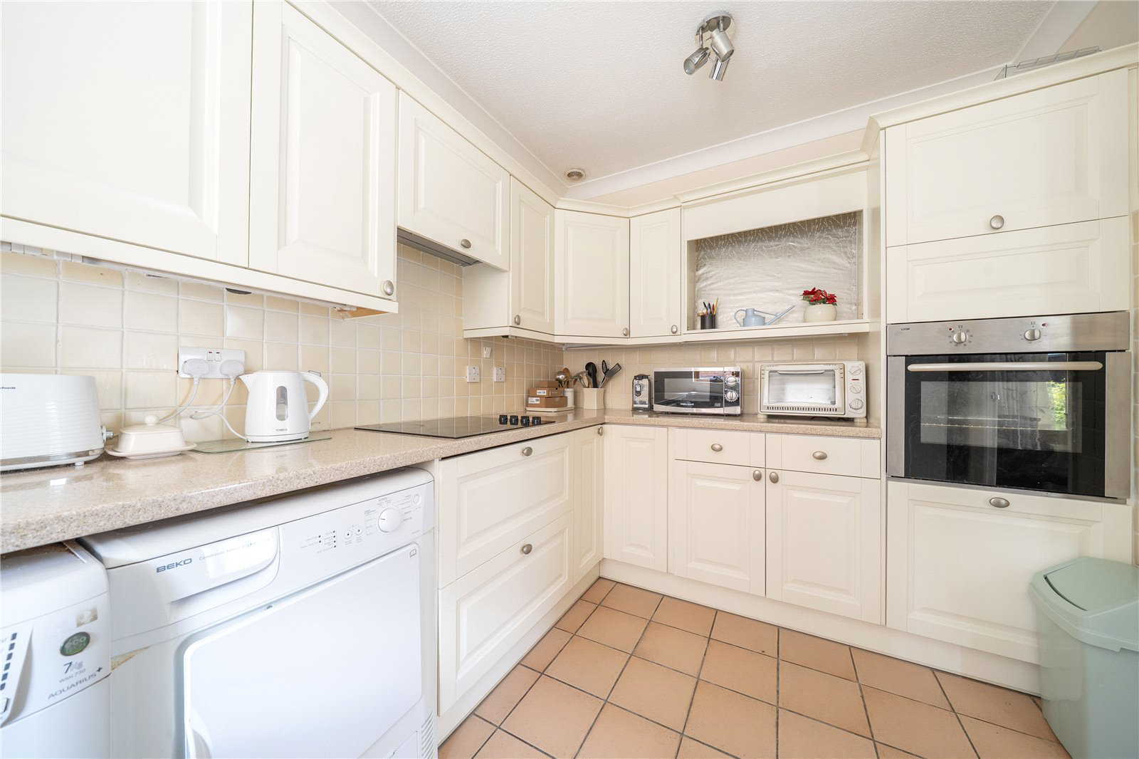Hartford Court, Hartley Wintney, Hook, Hampshire, RG27, photo 2