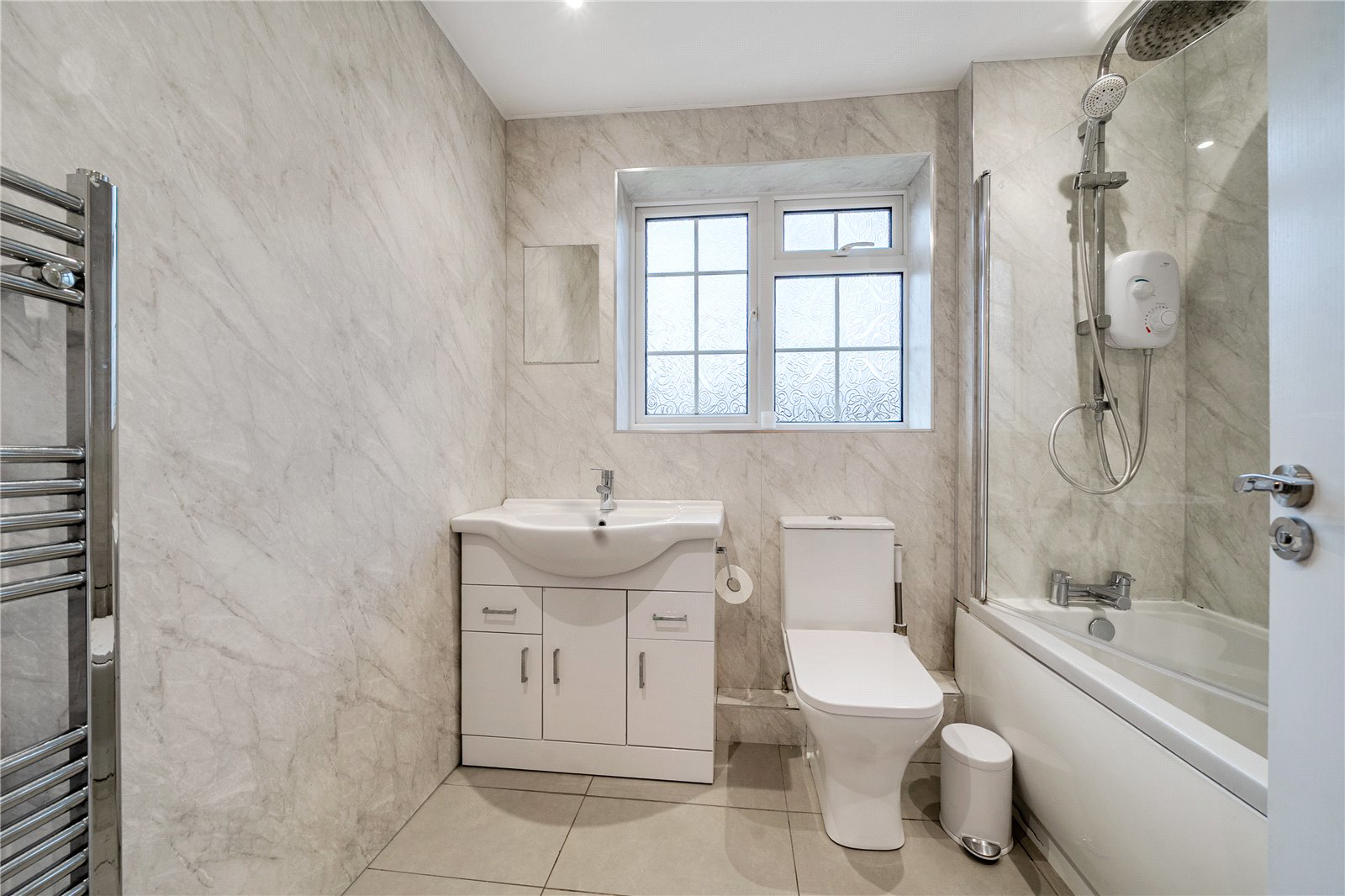 Paddock Court, Hartley Wintney, Hampshire, RG27, photo 16