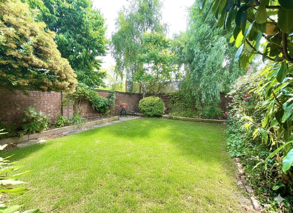 Tesimond Drive, Yateley, Hampshire, GU46, photo 4