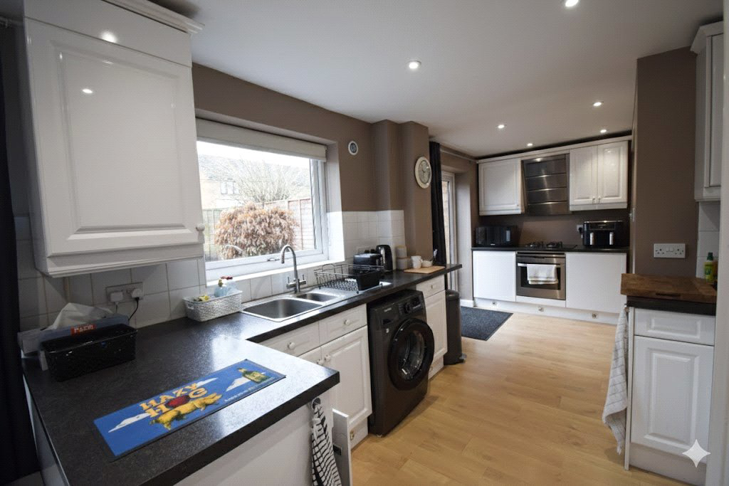 Tesimond Drive, Yateley, Hampshire, GU46, photo 2