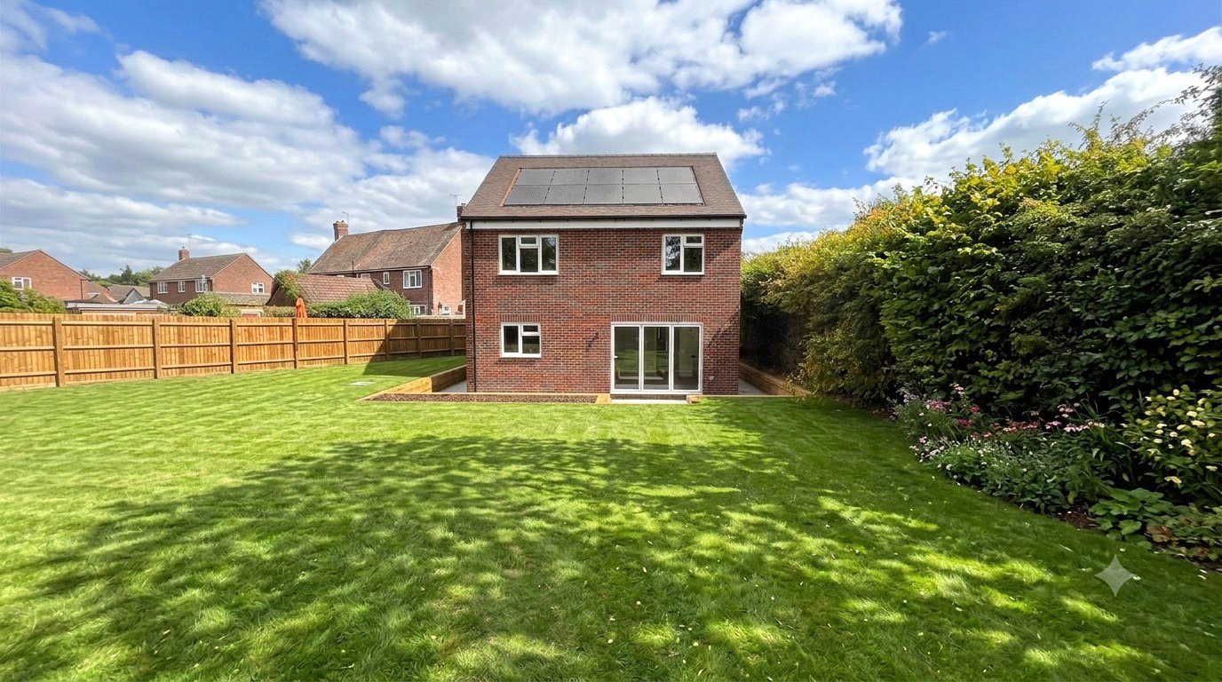 Kingsley Road, Eversley, Hampshire, RG27, photo 3