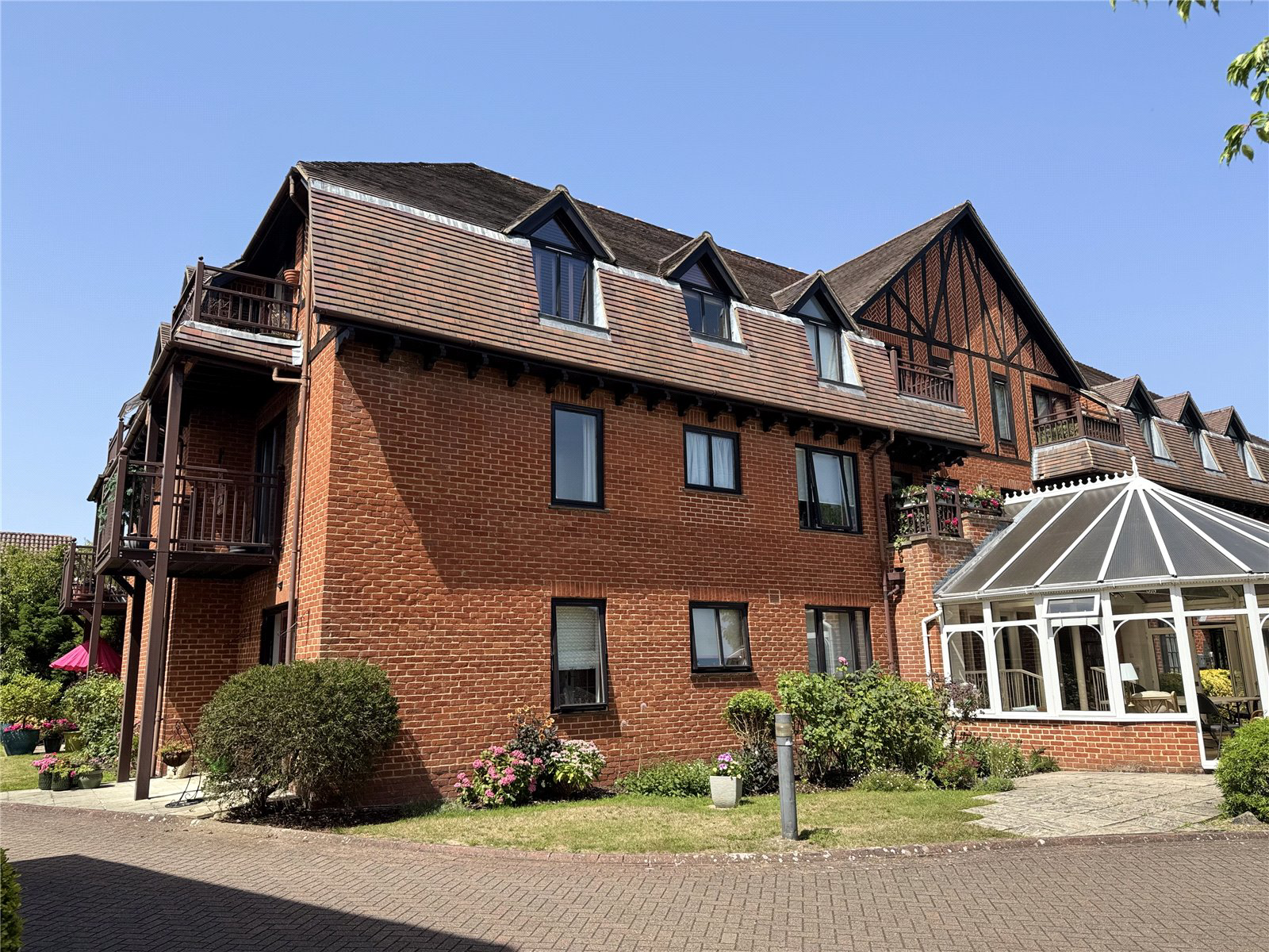 Hartford Court, Hartley Wintney, Hampshire, RG27