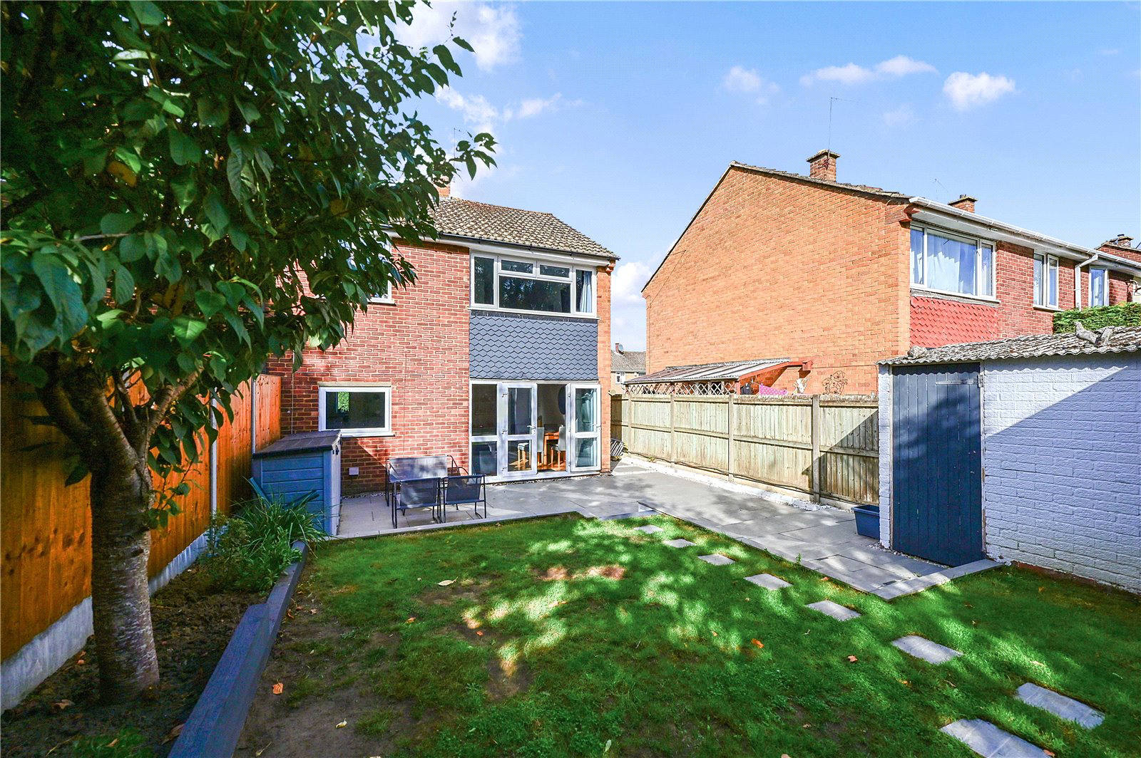 Potters Crescent, Ash, Guildford, Surrey, GU12, photo 2