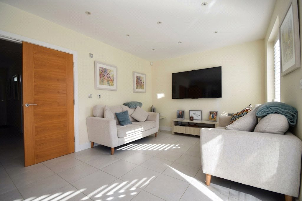 Cuckoo Crescent, Blackwater, Camberley, Hampshire, GU17, photo 4