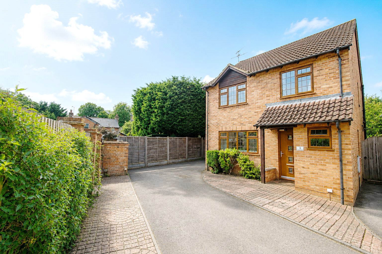 Mill Close, Sherfield-on-Loddon, Hook, Hampshire, RG27