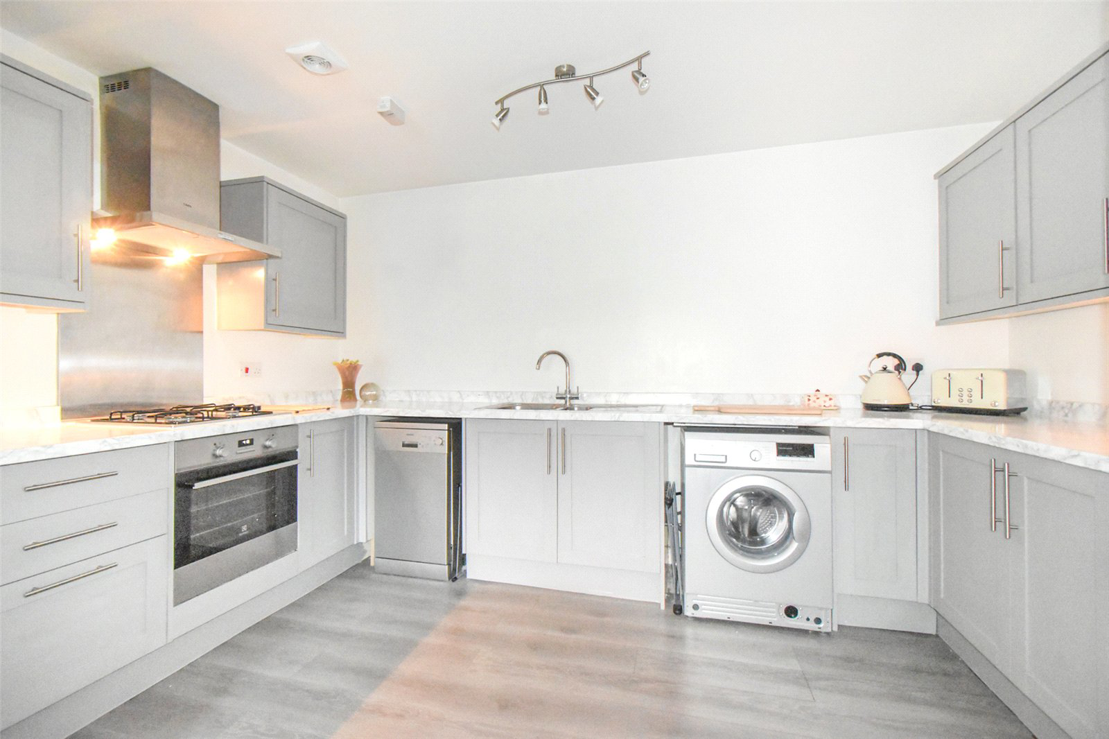 Runnymede Drive, Odiham, Hook, Hampshire, RG29, photo 2