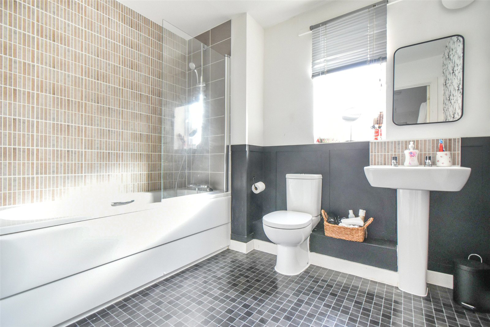 Runnymede Drive, Odiham, Hook, Hampshire, RG29, photo 5