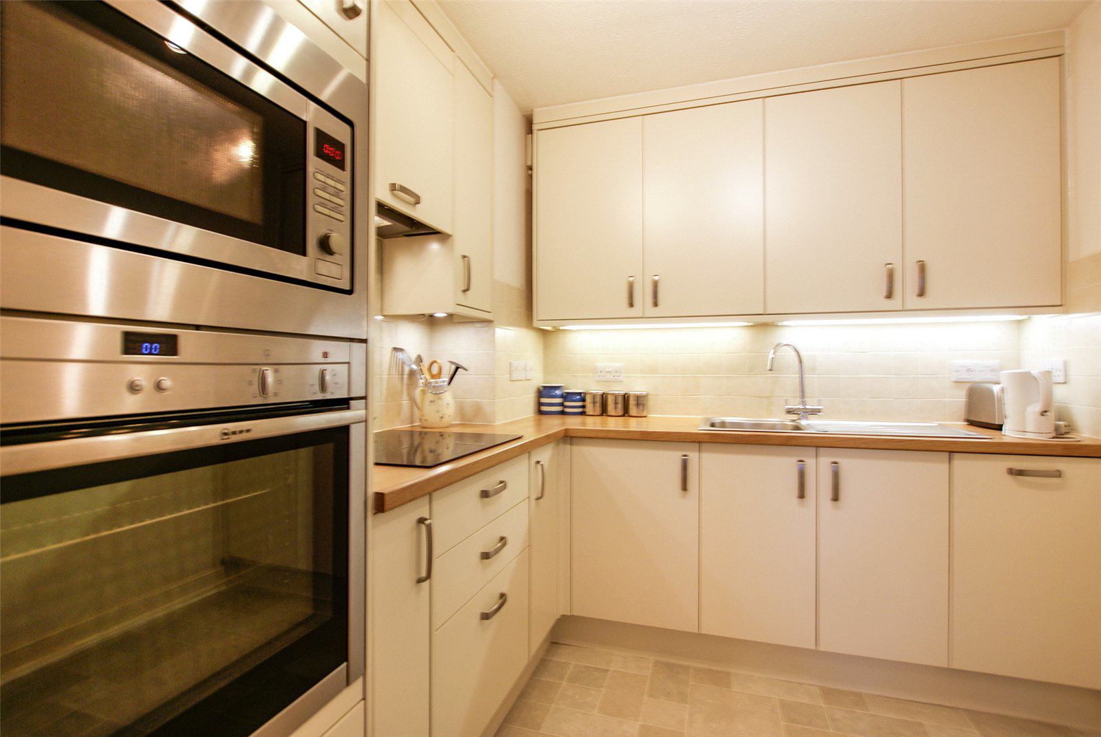 Hartford Court, Hartley Wintney, Hampshire, RG27, photo 9