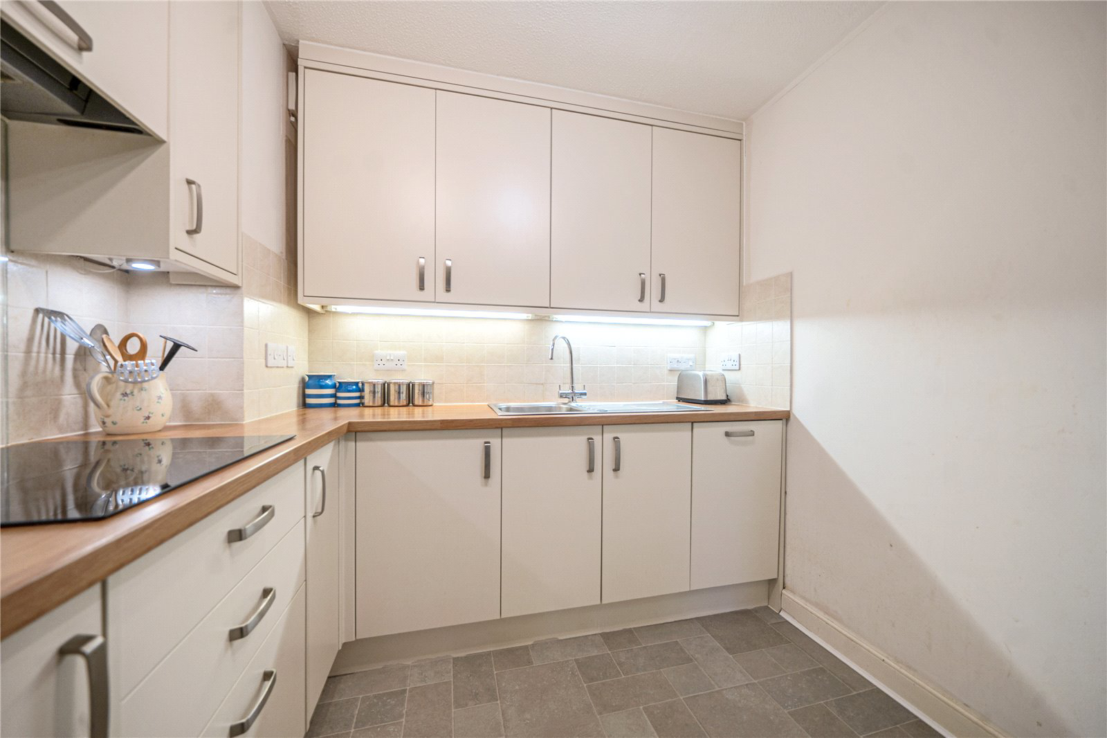 Hartford Court, Hartley Wintney, Hampshire, RG27, photo 4