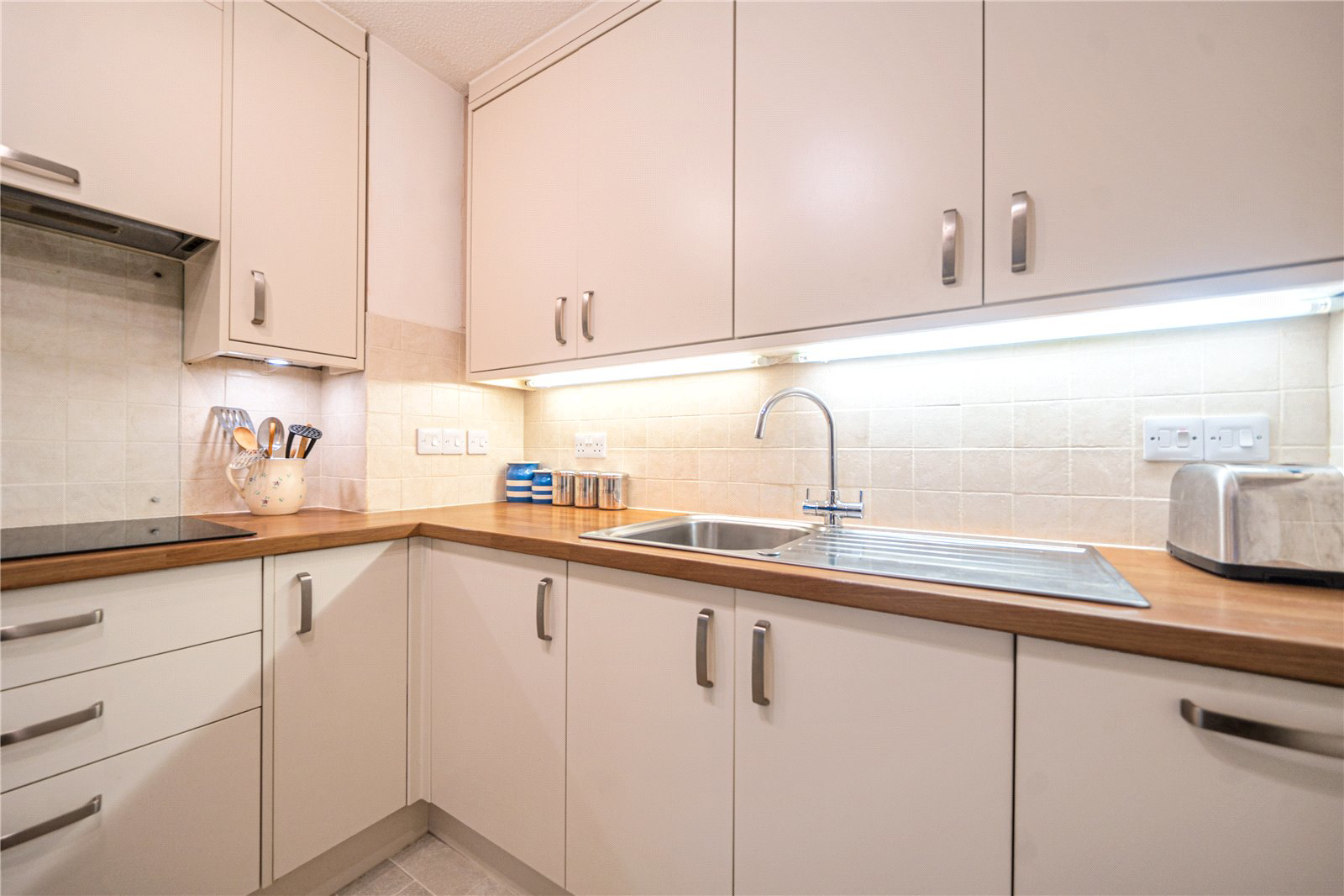 Hartford Court, Hartley Wintney, Hampshire, RG27, photo 8