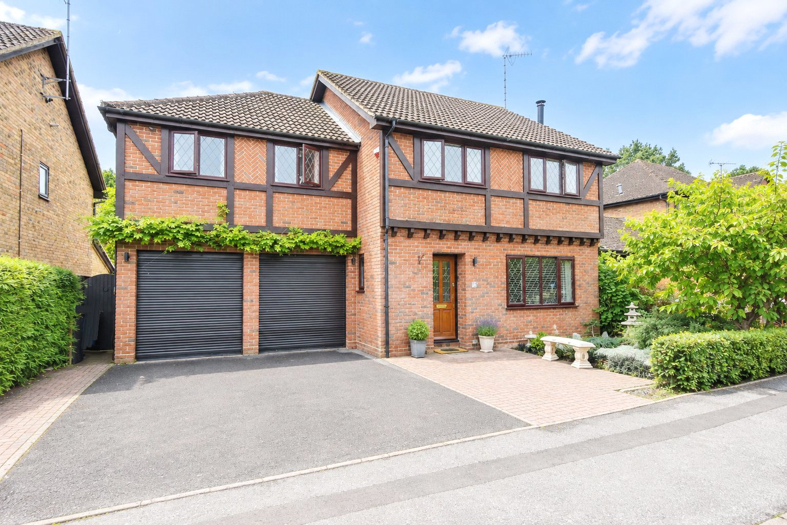 Squarefield Gardens, Hook, Hampshire, RG27