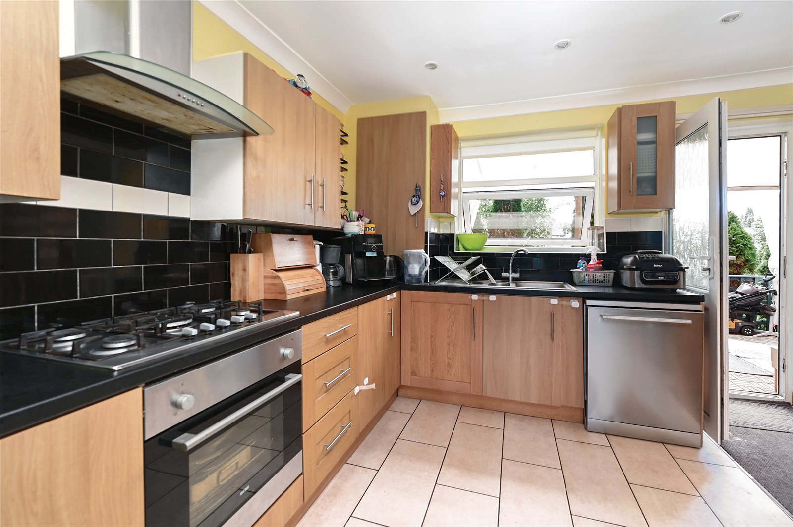 Fairview Road, Ash, Guildford, Surrey, GU12, photo 3