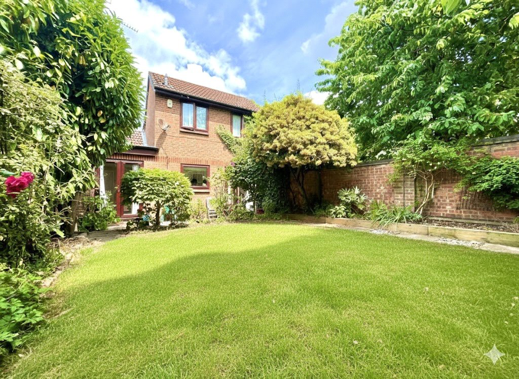 Tesimond Drive, Yateley, Hampshire, GU46
