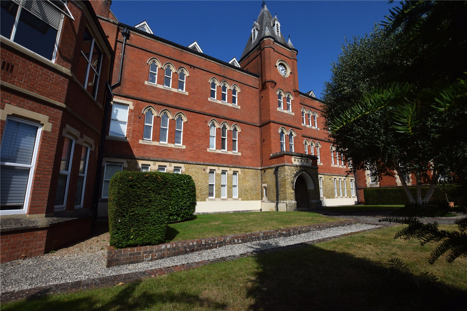 Farnborough Road, Farnborough, Hampshire, GU14