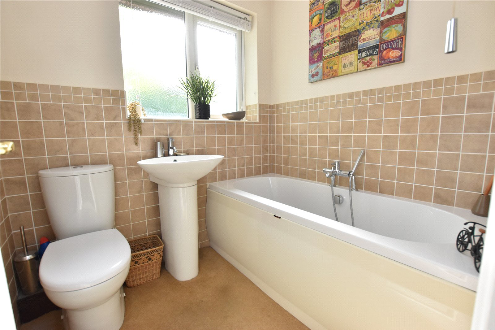 Howard Drive, Farnborough, Hampshire, GU14, photo 11
