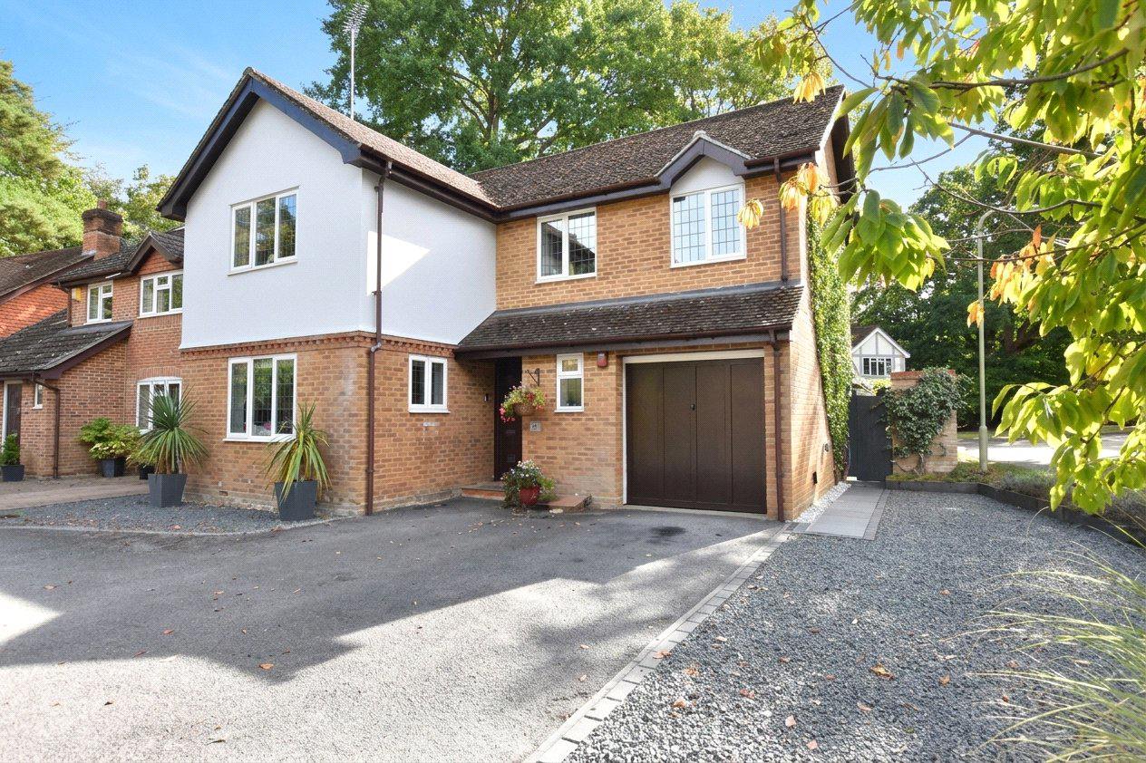 Howard Drive, Farnborough, Hampshire, GU14