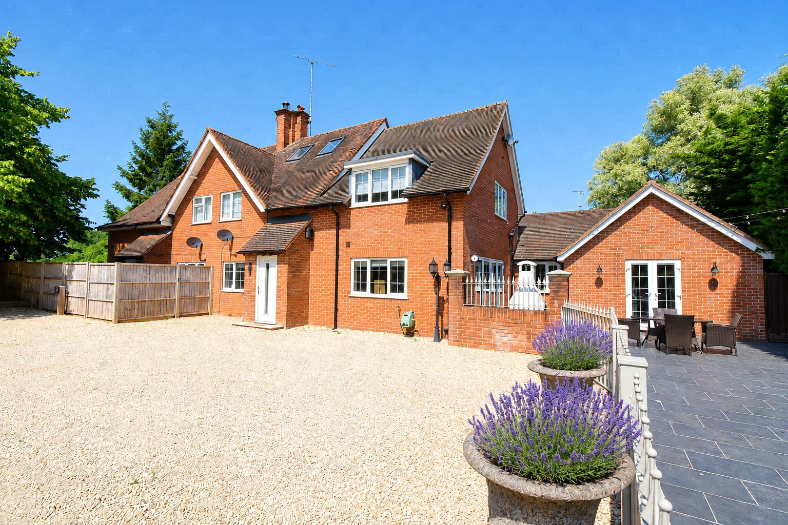 Reading Road, Sherfield-on-Loddon, Hook, Hampshire, RG27
