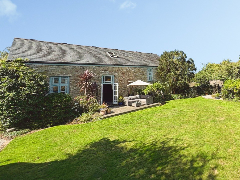 Nr Chacewater, Remarkable former chapel in peaceful setting