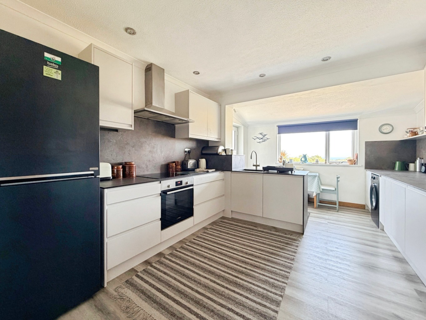 The Lizard, Detached bungalow in village location, photo 3