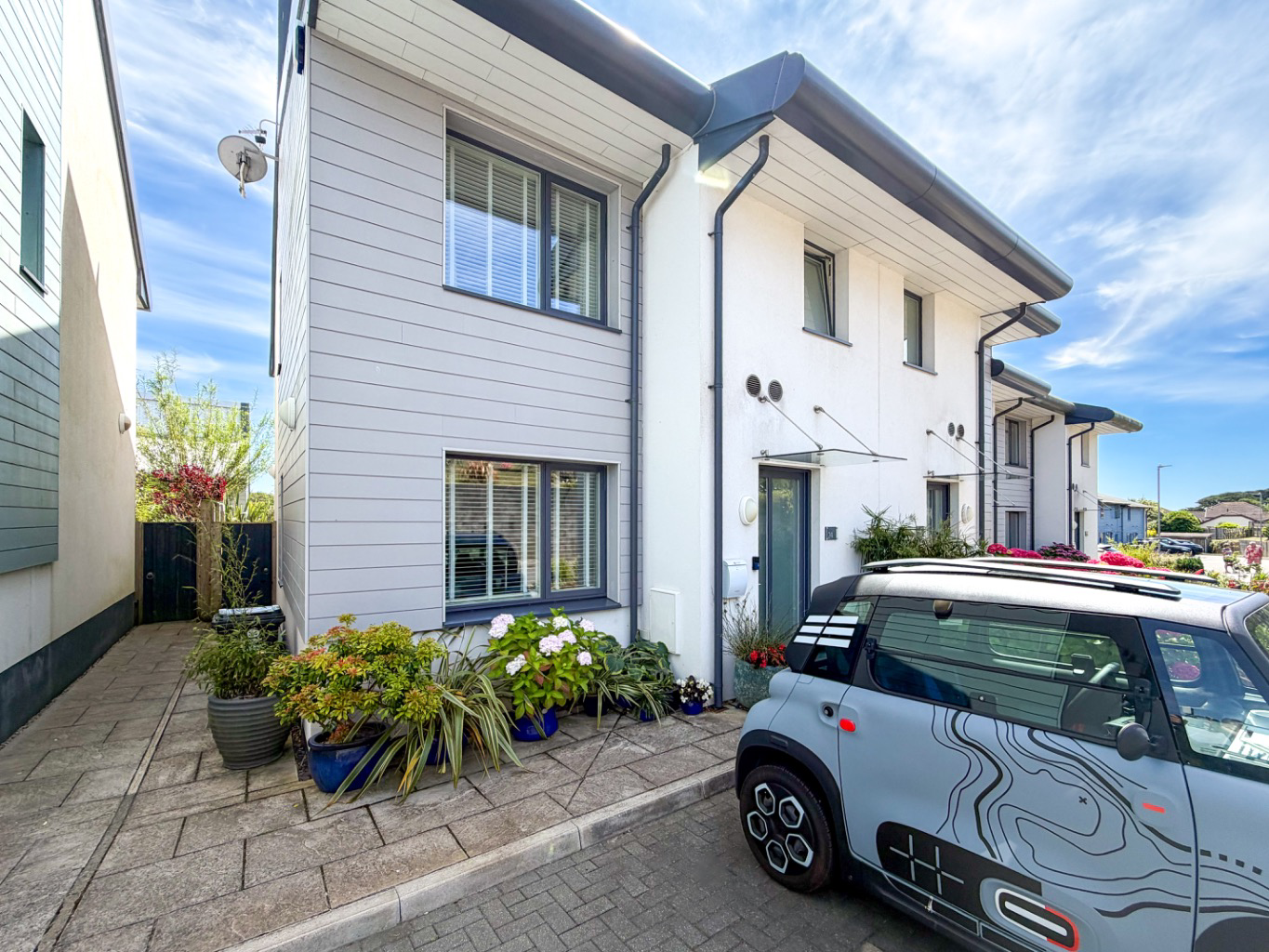 Hayle, Exceptional three bedroom home, photo 2