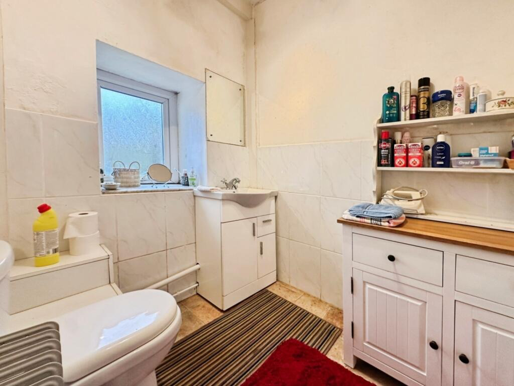 The Lizard, Cottage with sea views and no chain, photo 13