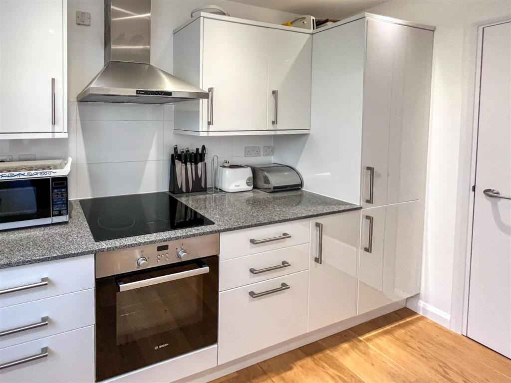 Two bedroom ground floor apartment, The Belyars, St. Ives, photo 12