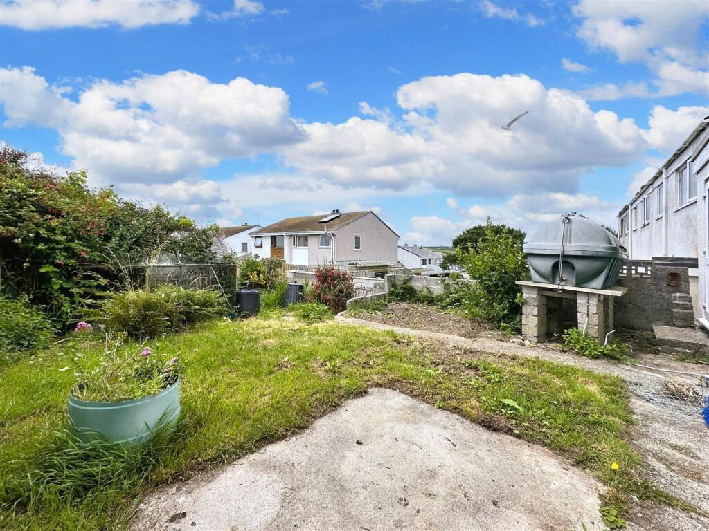 Porthleven, Three bed home with potential, photo 9