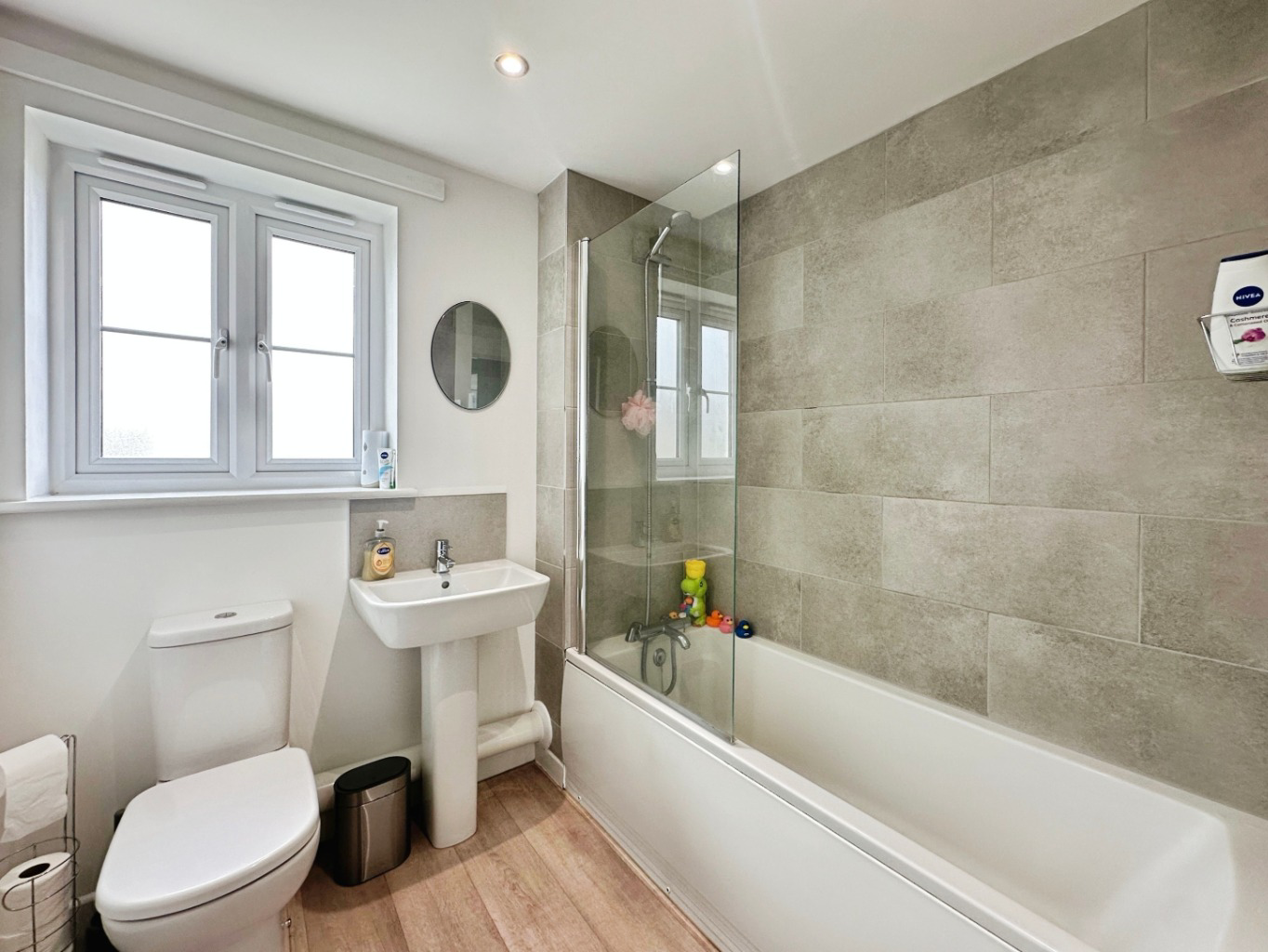 Ashton, Modern two bed home, photo 11