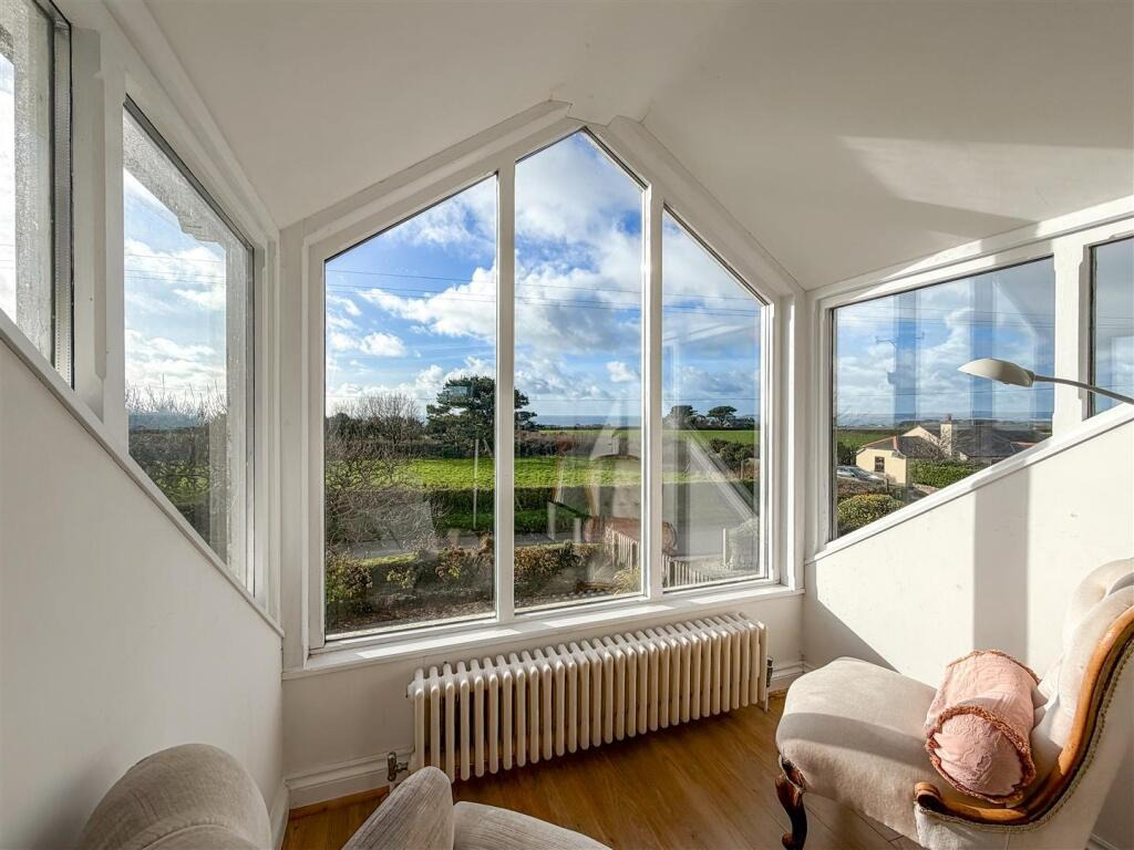 Ashton, Dormer bungalow with coastal views, photo 3
