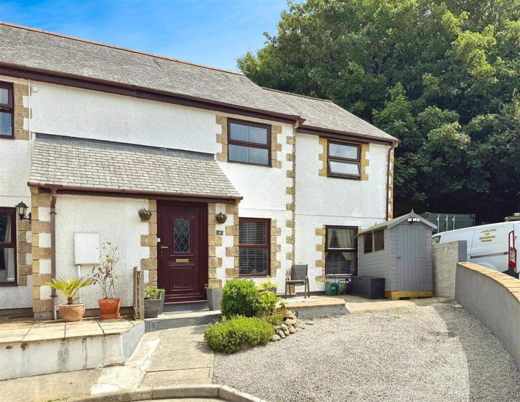 Family home for local buyers, Godolphin Cross