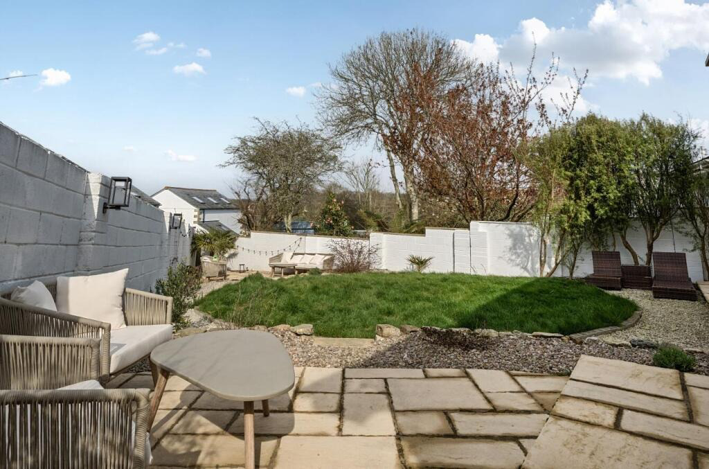 Godolphin Cross, Modernised detached bungalow, photo 4