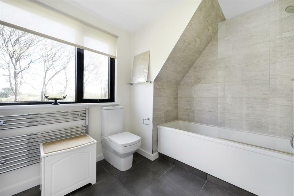 Mullion, Spacious four bed home, photo 19