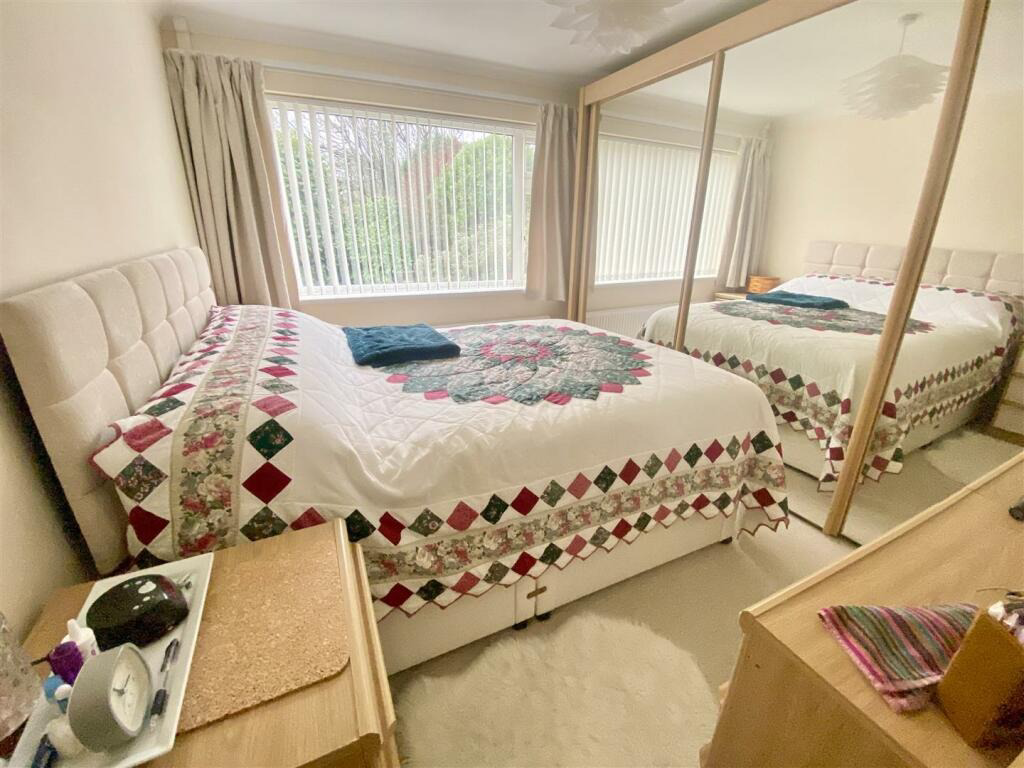 Helston, Spacious detached bungalow, photo 14